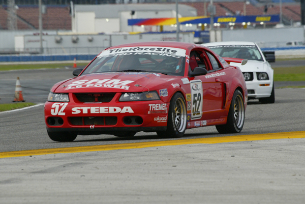 Rolex_24_Daytona_Feb_3_6_2005_DL_4_077